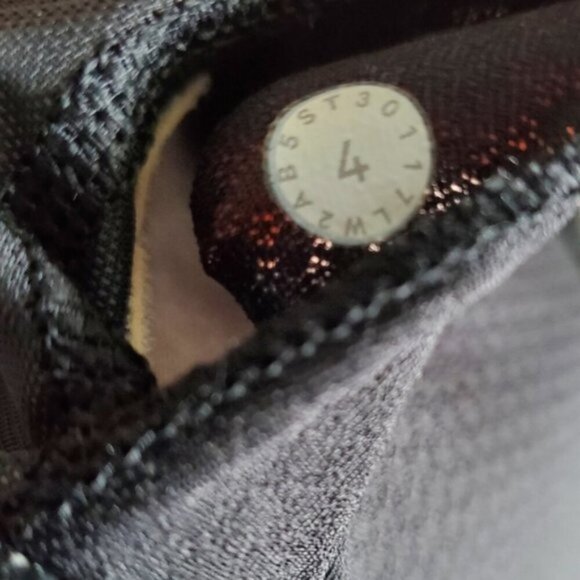 Lululemon Free to Be Zen Bra Formation Alpine White Black Size 4 - Picture 7 of 7